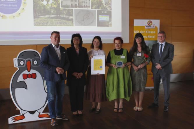 siegelung_gruppenfoto_mit_frau_feussner.jpg